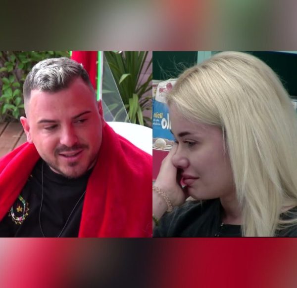 Ronaldo i rrëmben një puthje Deas