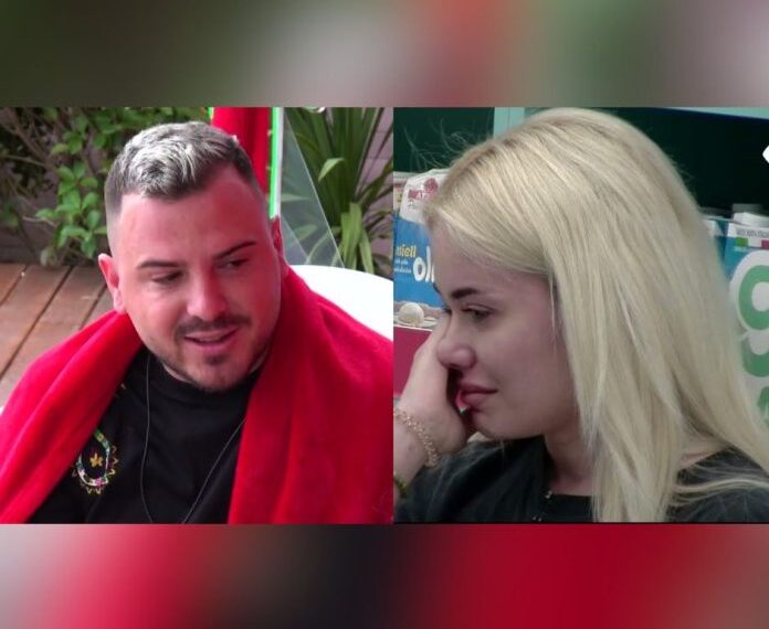 Ronaldo i rrëmben një puthje Deas