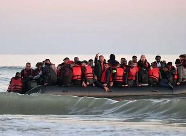 Tra gjike/ Mb ytet varka plot me emigrantë, 55 të vde kur