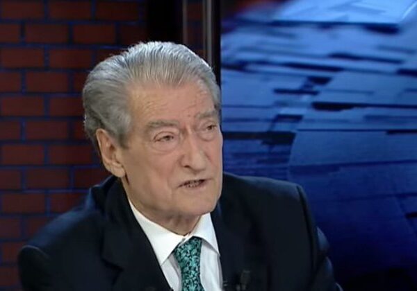 Berisha lëshon ‘bombën’: Ja arsyeja e vërtetë pse Anglia nuk e heq ‘non gratën’