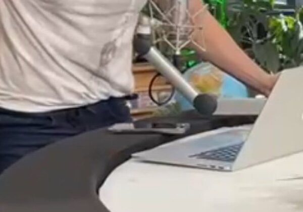Moderatorit shqiptar i ndodh e papritura live mes emisionit