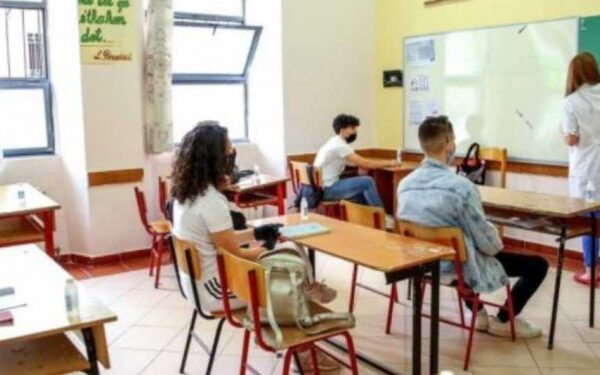 58 mijë nxënës më pak në një dekadë: Arsimi i mesëm po “braktiset” nga pamundësitë ekonomike dhe emigracioni