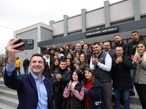 Pas Kamzës e Vorës, Veliaj njofton fitoren edhe në Rrogozhinë: Fituam me nje grusht votash!