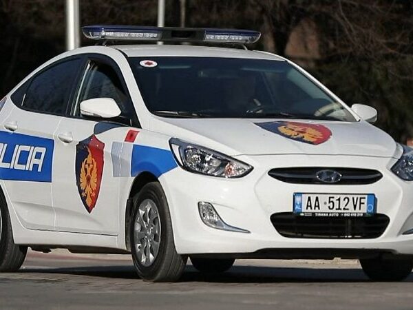 U zunë për ballkonin, fqinji godet me çekiç 55-vjeçarin