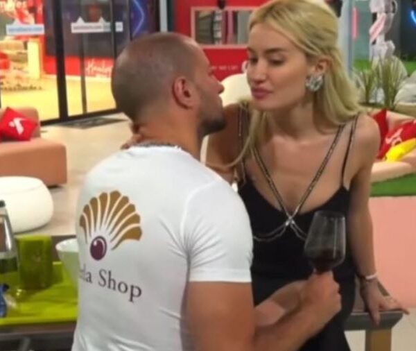 Çfarë po ndodh mes tyre? Kristi dhe Dea gati për t’u puthur?