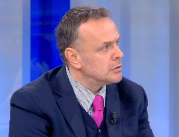 Pse gruaja në videon e Safet Gjicit nxori fytyrën e saj? Eksperti Karamuço hedh dyshime të forta
