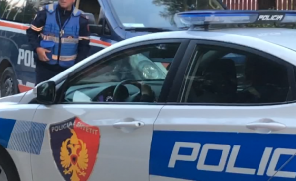 Nën kërcënimin e armës, grabiten 40 mijë euro në pikën e transfertave të parave 