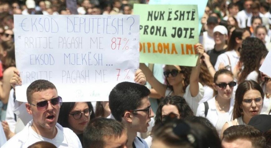 Goditi me grusht Sali Berishën në protestë, Gjykata del me vendimin e fundit për Gerti Shehun