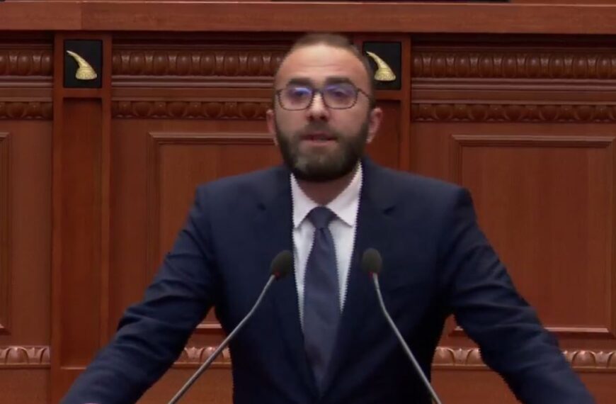 Bardhi: ‘Çfarë nevoje ka kryeministri të fshihet pas Elisës, Oltës, etj. Pse duhet ky njeri që sjell ligjet e Klodian Zotos, të fshihet pas votës së kolegëve të maxhorancës’