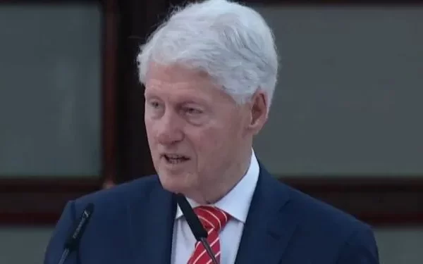 Mesazhi që dha Clinton: Keni probleme ekonomike, por ju duhet mbështetje