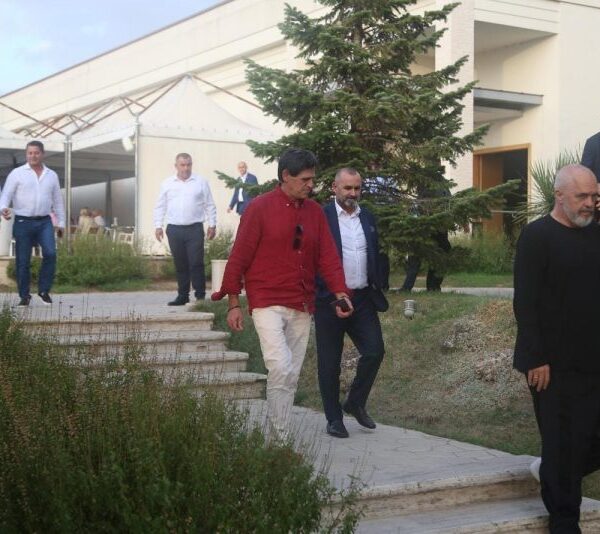 Zbardhen vendimet e Asamblesë, Rama shkarkon të gjithë Sekretariatin e PS, do të zgjidhen në shtator