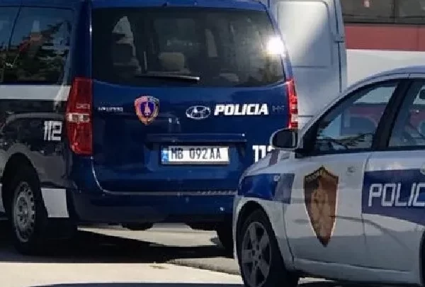 Lajm i fundit/ Tre vëllezër dyshohet se dhunuan me shkop bejsbolli anëtarët e një familje. Njëri prej autorëve nxori pistoletën