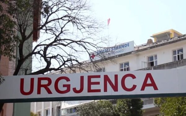 Sherr me thika, 21-vjeçari përfundon në spital, arrestohet autori