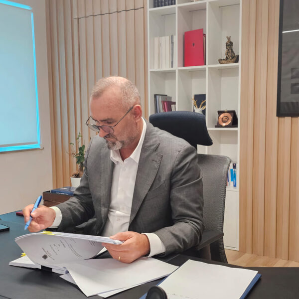 Shpresë për të burgosurit, po bëhet gati amnistia
