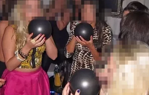 ‘Tullumbacet’ me azot sjellin të qeshura dhe eufori / Paralajmëron mjekja toksikologe: ‘Mund të sjellë paralizimin e gjymtyrëve’