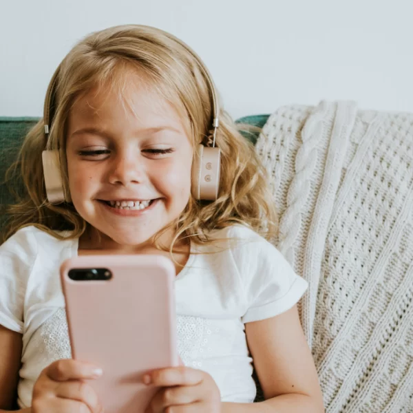 Cili është qyteti i parë në botë që ndalon fëmijët të kenë celular