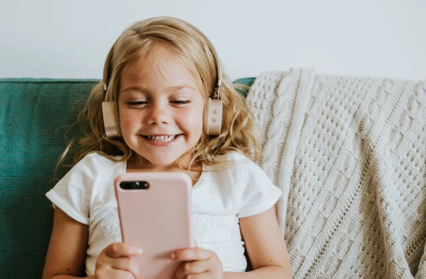 Cili është qyteti i parë në botë që ndalon fëmijët të kenë celular