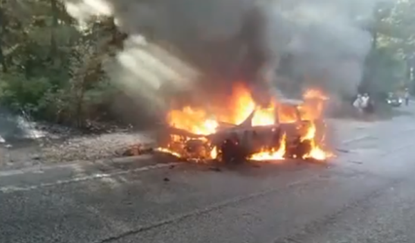 E frikshme! Makina merr flakë në ecje në Vlorë