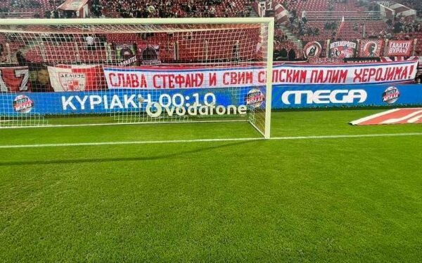 E turpshme/ Tifozët grekë të Olympiakos mbështesin terroristët: Kosova është Serbi