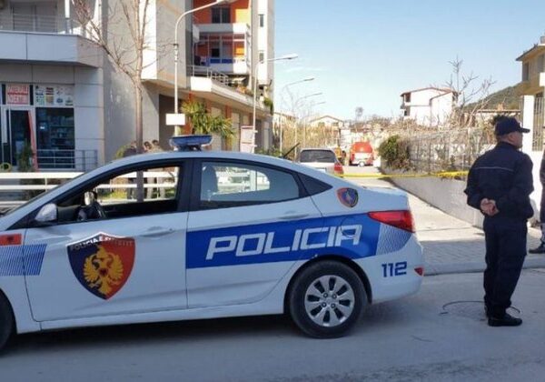 Vlorë/ 41-vjeçari godet me shkop dy të mitur, shpallet në kërkim