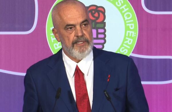 Rama: ‘S’kam përgjegjësi të skuqem apo kërkoj falje për ata që hanë pas shpine’