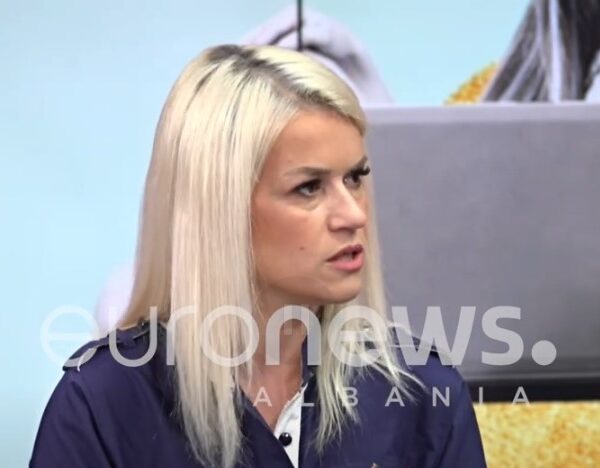 Psikologia: Vajzat duhet të jenë të virgjëra kur martohen, pastaj divorcohen