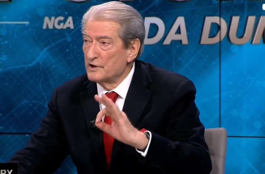 Sali Berisha humb toruan, del ‘live’ në dy televizione njëkohësisht