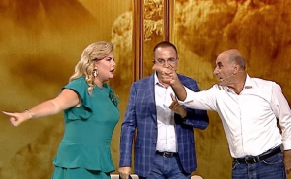 Burri godet bashkëshorten në studio, shpërthen avokatja: Afrohu, afrohu…