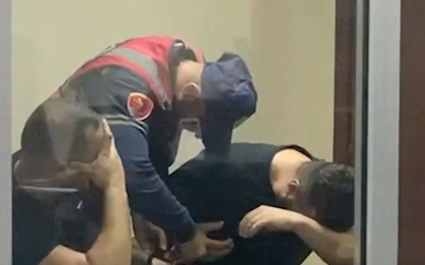 26-vjeçarja fundos djemtë që e përdh*nuan në grup: ‘Më detyruan të pija drogë. Me një prej tyre isha në një lidhje, nuk e dija që ishte i martuar’