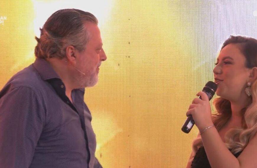 ‘Nuk e besoj dot’/ Stefi Prifti përlotet nga surpriza e vajzës së tij