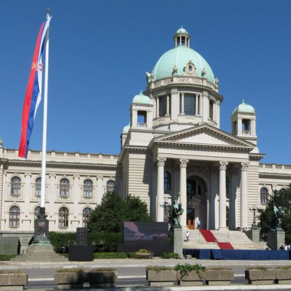 Në kremtimin e 111-vjetorit të Pavarësisë, ministria e Jashtme e Serbisë ka një mesazh për Shqipërinë