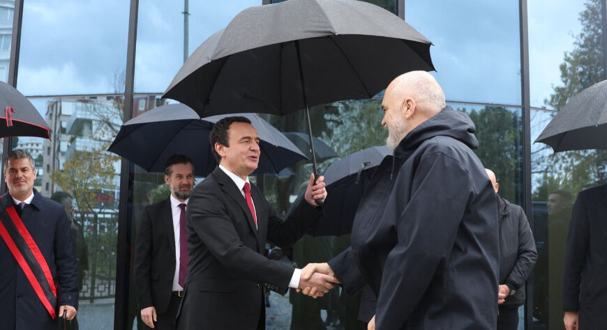 Rama dhe Kurti shtrëngojnë duart në Vlorë