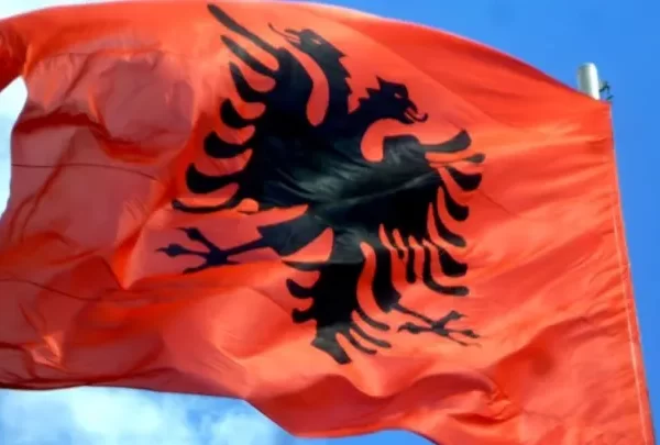 Shqipëria feston sot kuqezi!