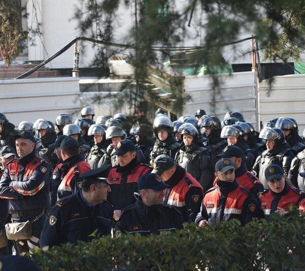 Garda rrethon Parlamentin! Ja cfarë po ‘KURDIS’ Lindita Nikolla?