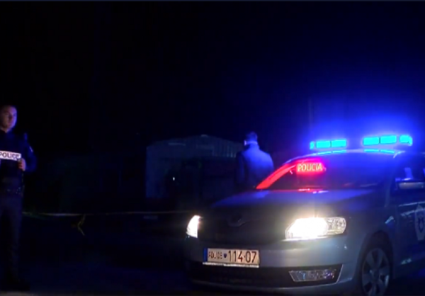 Sqarimi shkoi keq! Tre të shtëna me armë zjarri