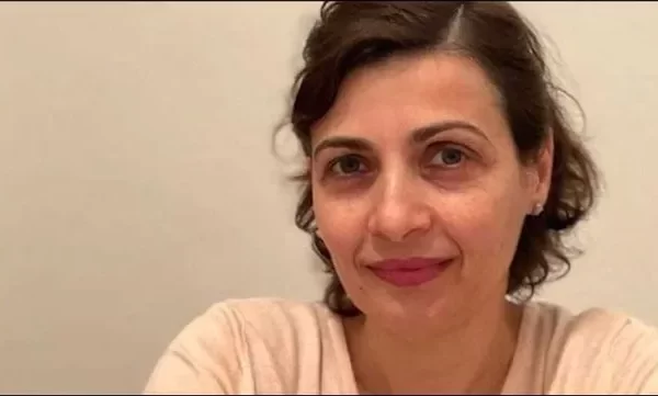 Dhunoi barbarisht 3-vjeçaren, shoqërohet në polici edukatorja e kopshtit privat