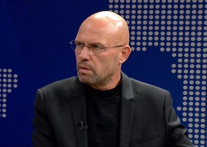 ‘Po merr më qafë familjen’, Manjani ja thotë në sy Berishës, ja si përgjigjet ish-kryeministri