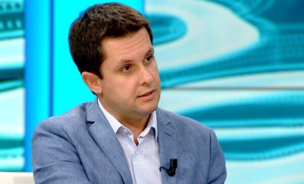 Fruthi shumë pranë, mjeku Alimehmeti thirrje prindërve: Vaksinoni fëmijët