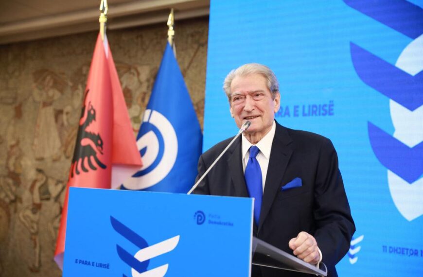 Berisha nga ceremonia e përvjetorit të Themelimit të PD-së: ‘Jemi ‘33’, por betejën e fitojmë me 20 vjeçarët’