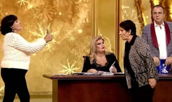 Tronditëse! Vajza i kërkon pasurinë, nëna i nxjerr nga xhepi vjedhjen e mbesës